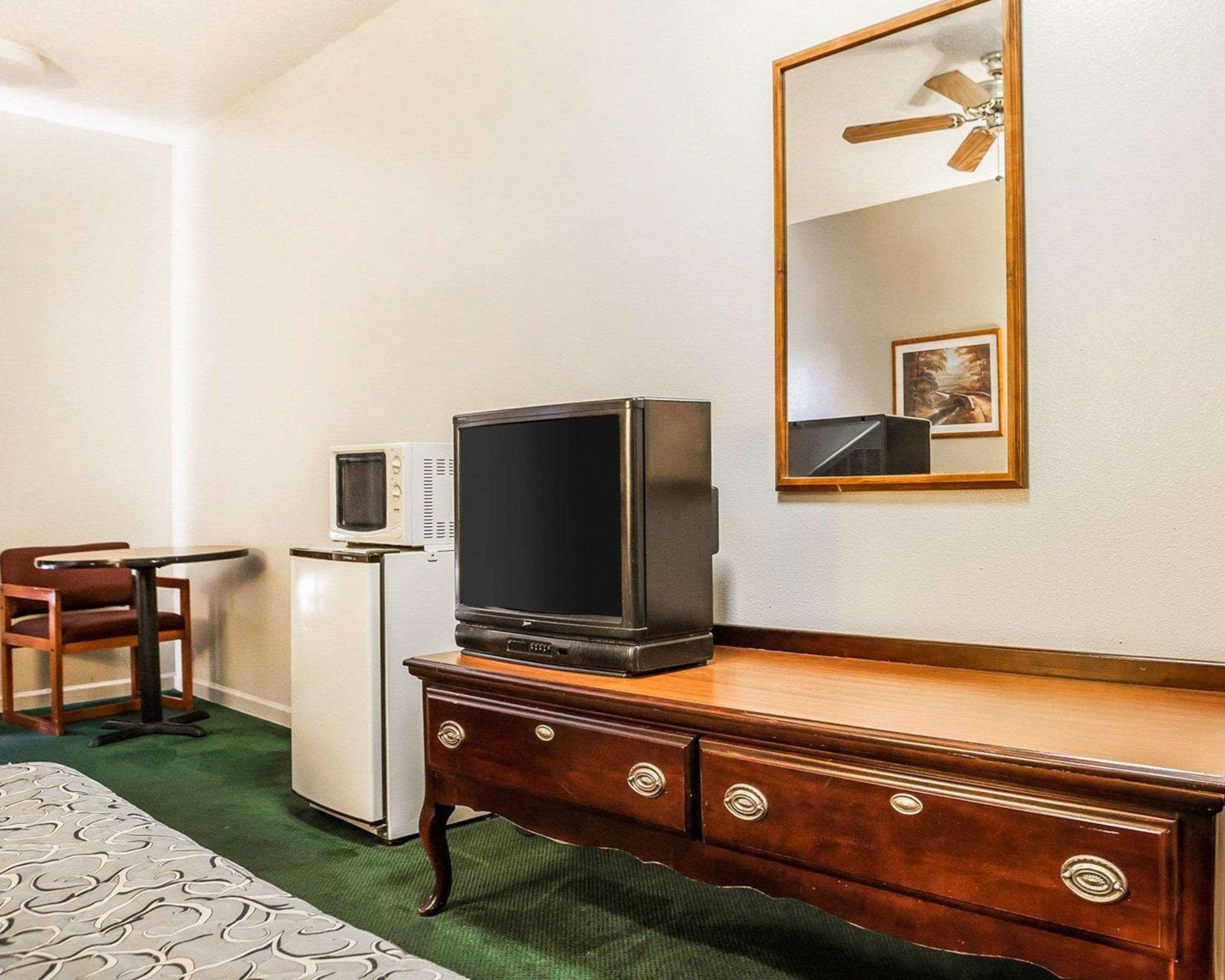 Econo Lodge Inn & Suites Granite City Kültér fotó